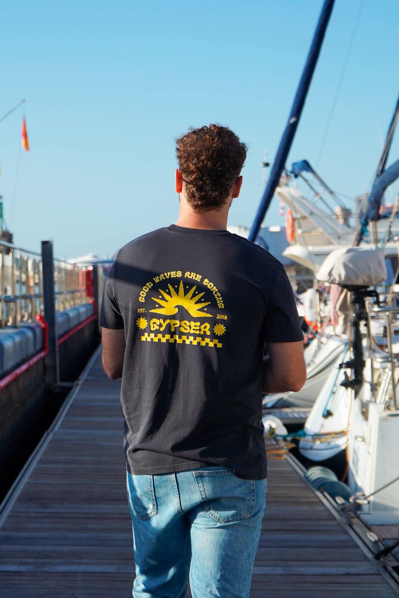 Camiseta Good Waves Are Coming Black