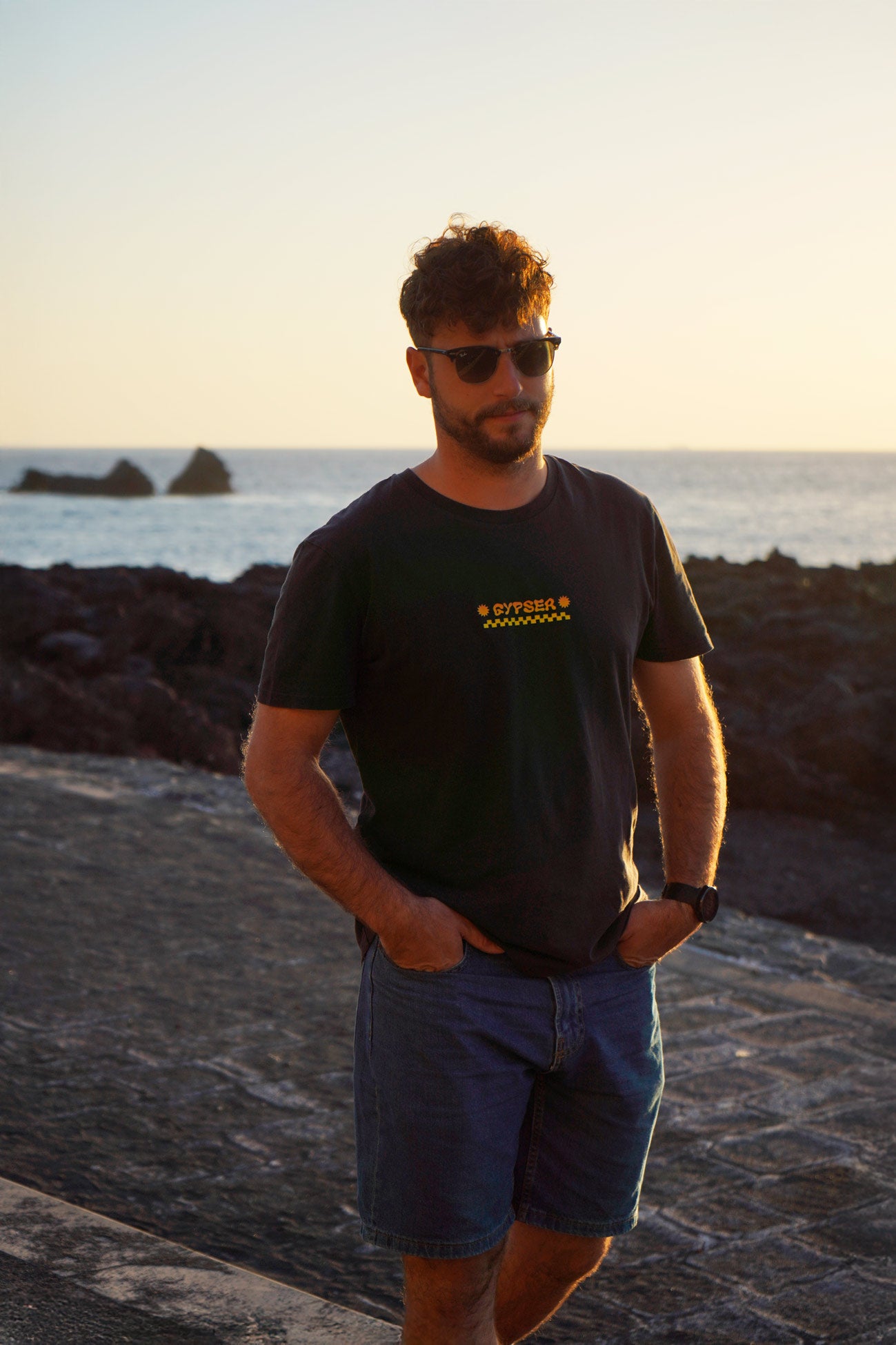 Camiseta Good Waves Are Coming Black