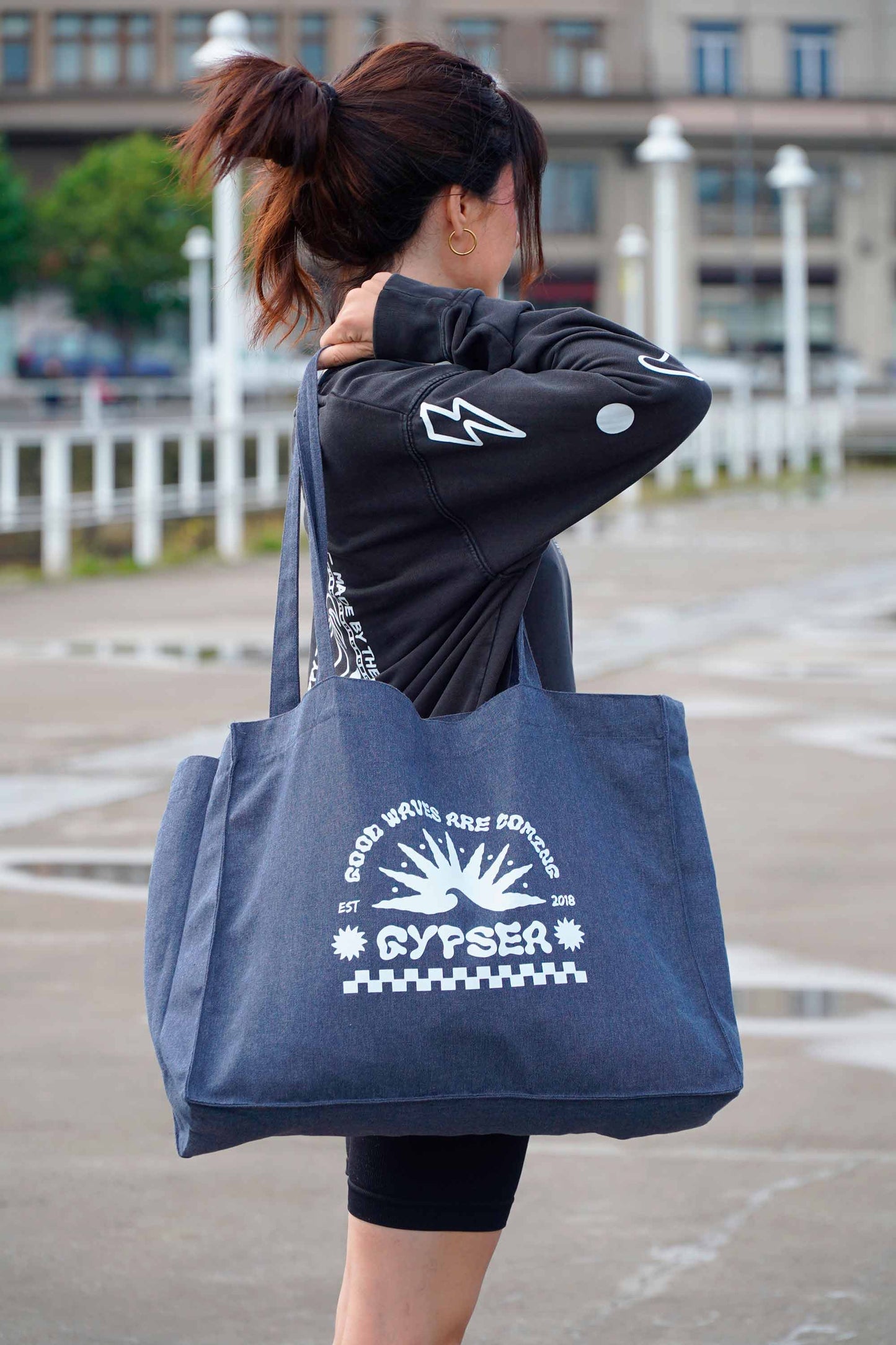 Tote bag perfecto para acompañarte en tus actividades diarias o en viajes.