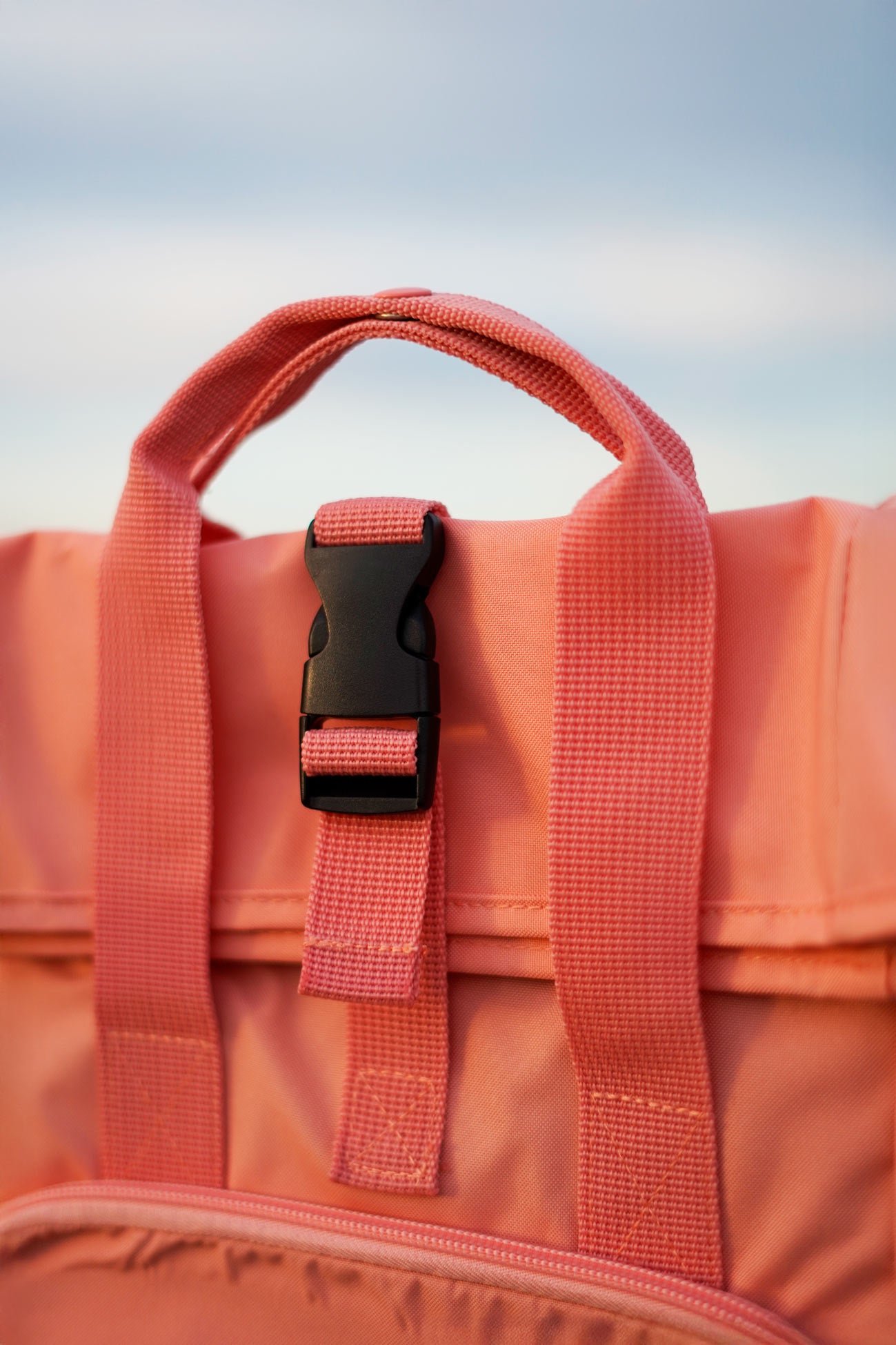 Mochila pequeña sostenible e hidrófuga
