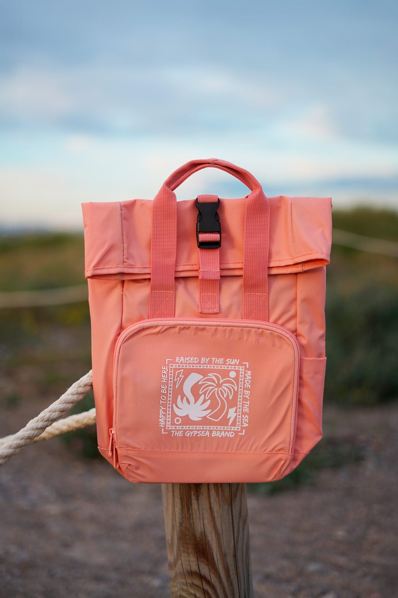 Mochila ideal para playa y aventuras en la naturaleza.