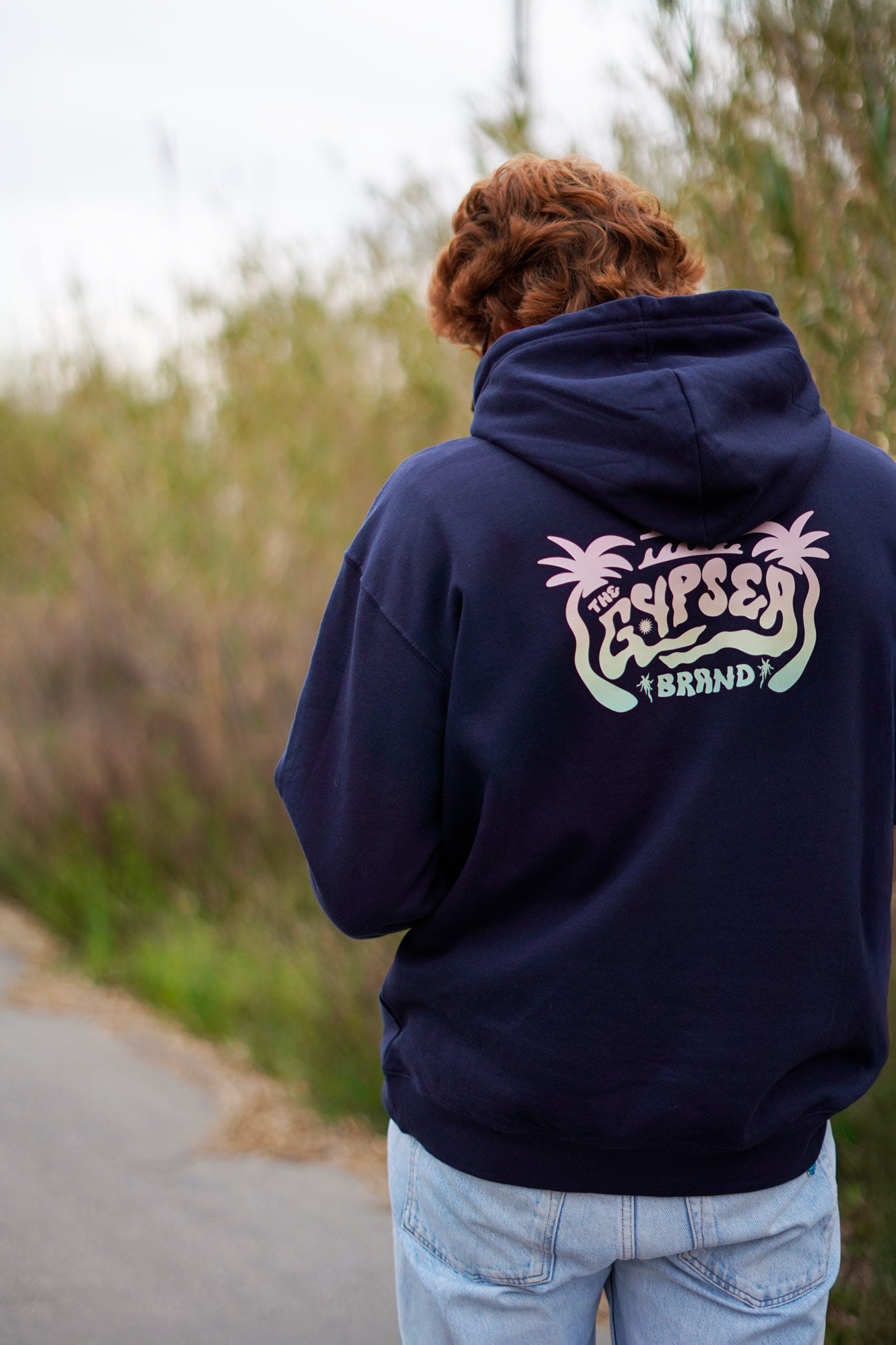 Sudadera fabricada con poliéster reciclado a partir de 5 botellas de plástico