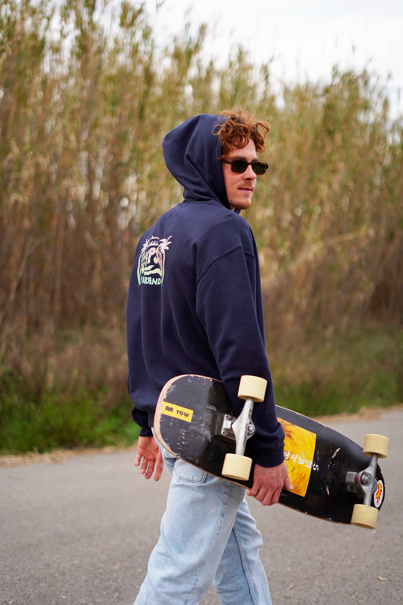 Sudadera Ideal para los amantes de la naturaleza, el surf y el estilo relajado con conciencia ecológica.