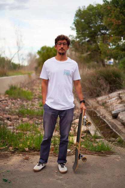 camiseta de algodón orgánico con un bonito diseño floral, ofrece la combinación ideal de comodidad, y sostenibilidad.