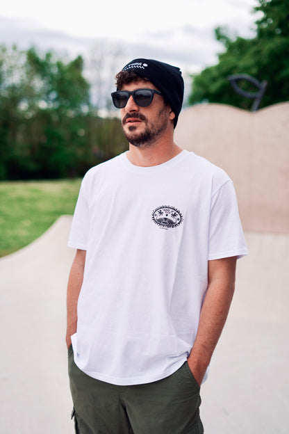camiseta en color blanco captura la esencia del surf