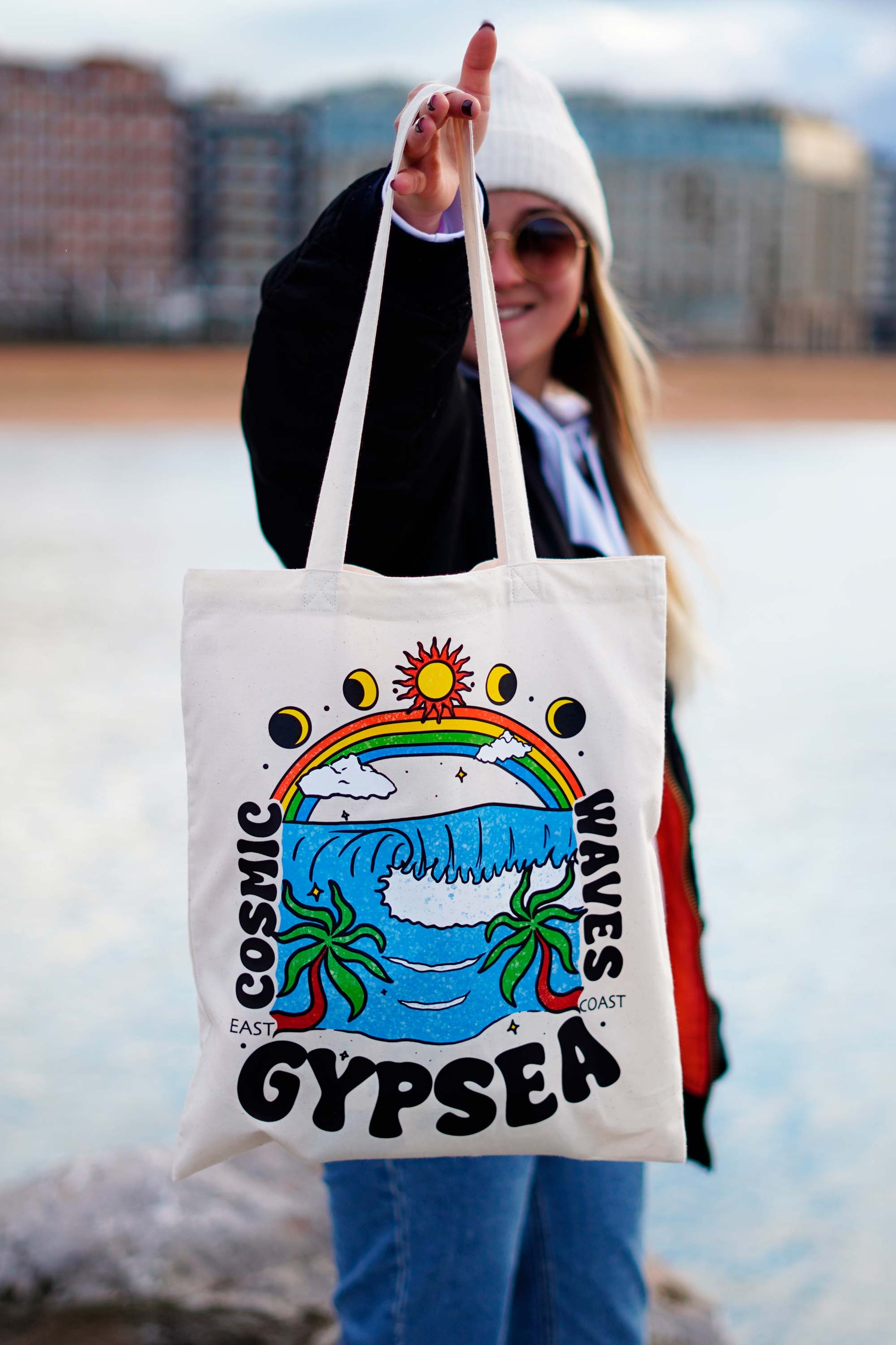 Tote bag con borde superior reforzado para mayor resistencia.