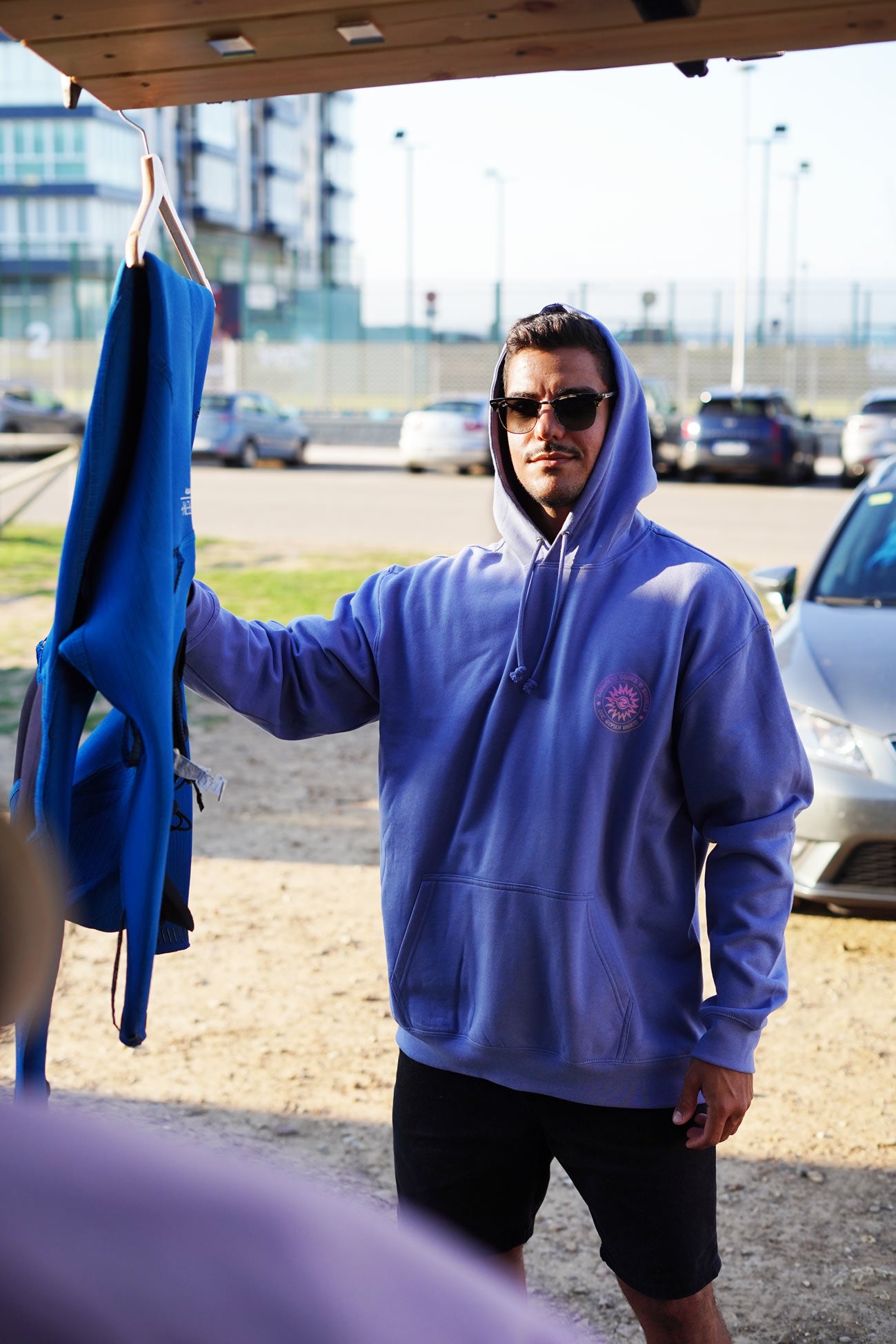 Sudadera Happiness Comes In Barrels