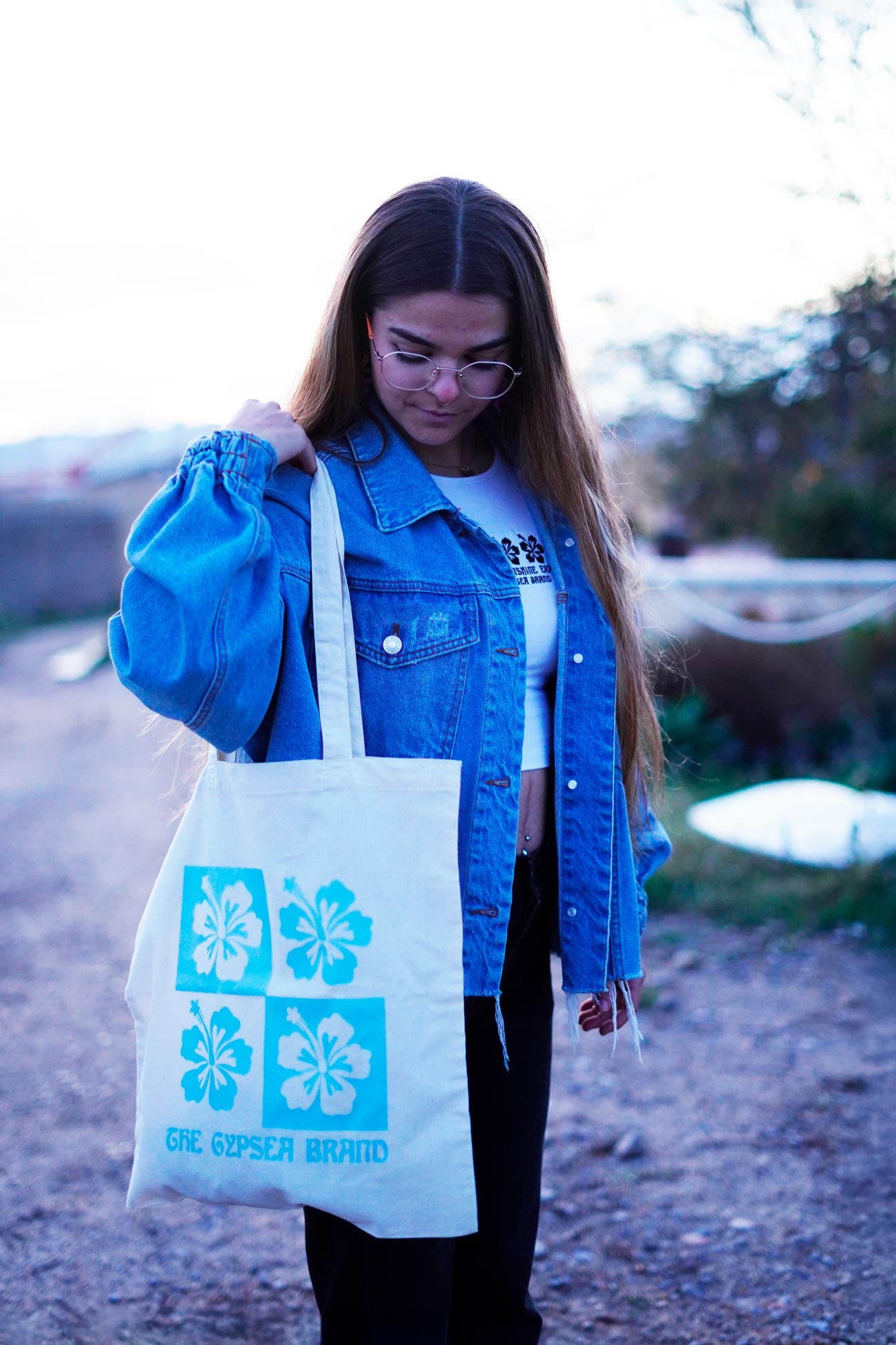 Diseño vibrante y un amplio espacio, este bolso es perfecto para el día a día.