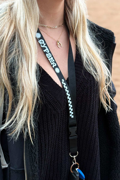 Lanyard estampado con letras blancas