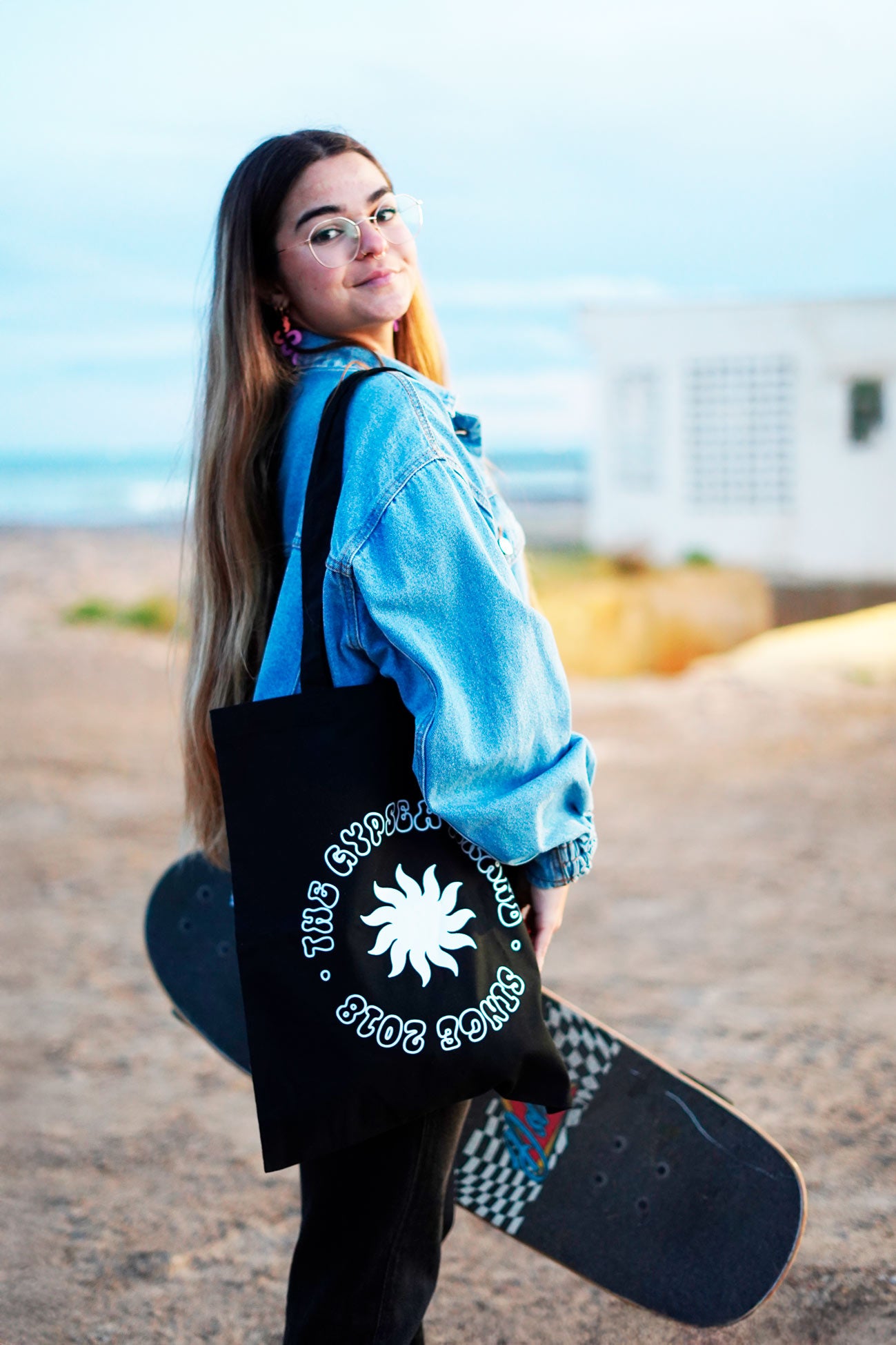 Tote bag con borde superior reforzado para mayor resistencia.