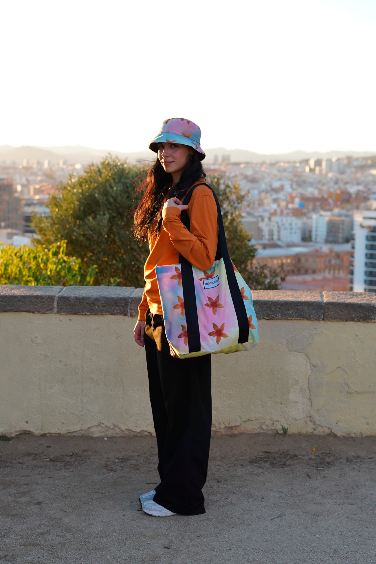 Cada pieza es verdaderamente especial y exclusiva, además, este bolso se caracteriza por su amplitud y resistencia, lo que hace que sea un bolso muy versátil. ¡Ideal para cualquier ocasión!