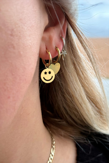 Ya sea un diseño minimalista o moderno, nuestros pendientes destacan por su calidad superior y versatilidad.