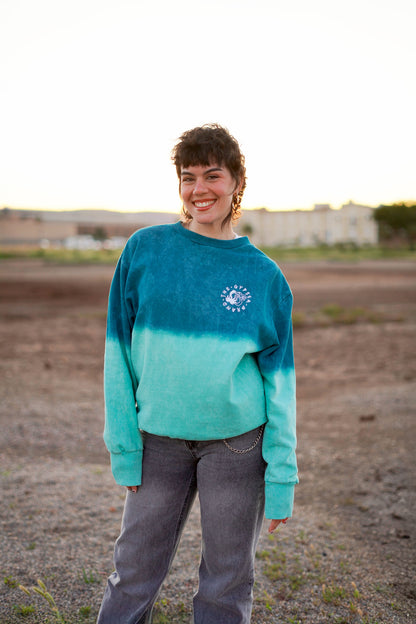 Sudadera con diseño bordado en el pecho le aporta un toque elegante y sofisticado.